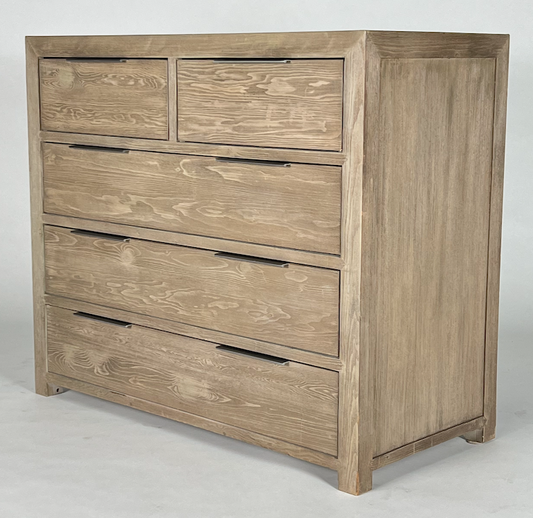 Light wood dresser with 5 drawers