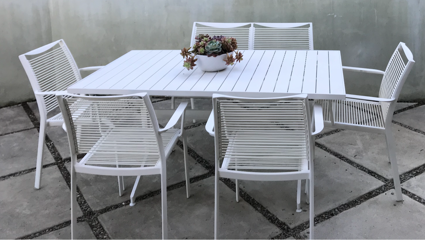 Outdoor bench, white powder coated frame, bungee seating