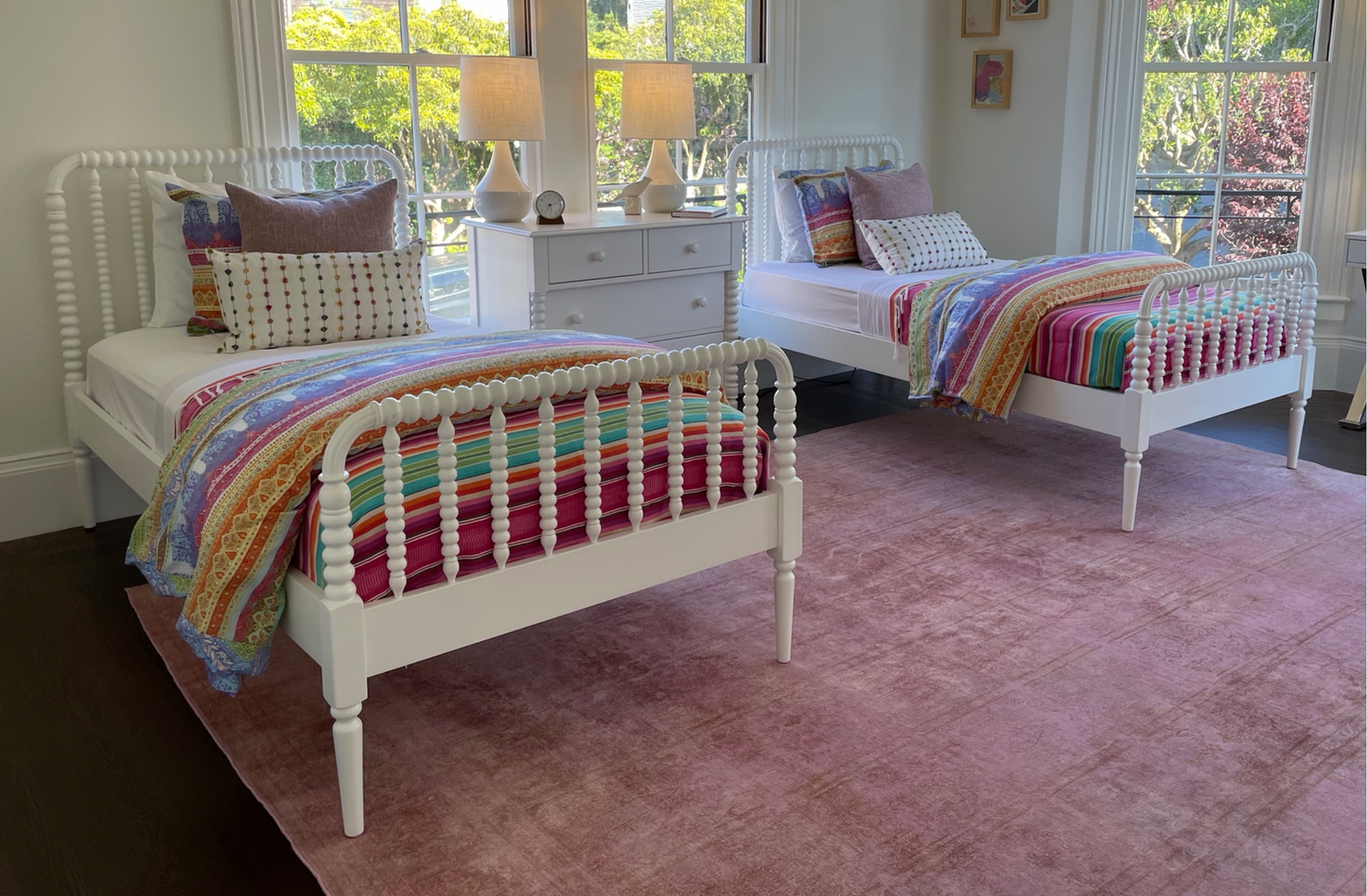 White wood spindle twin bed
