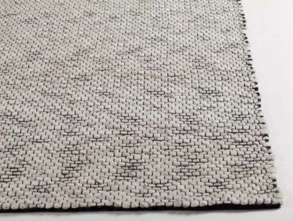 5x7'6" black & white rug