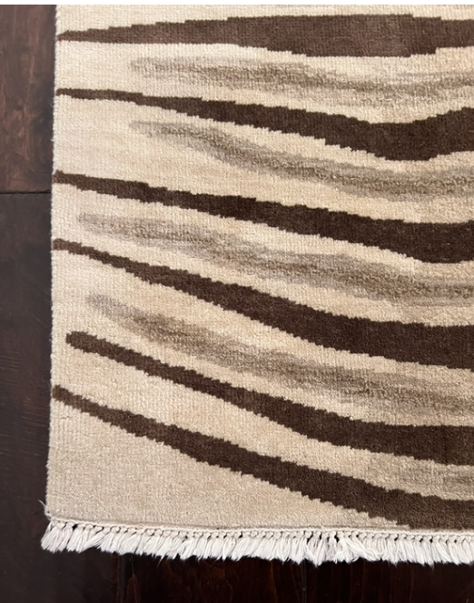 6x9'5" Zebra pattern in brown & tan