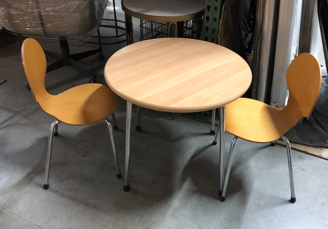 Round blonde children's table