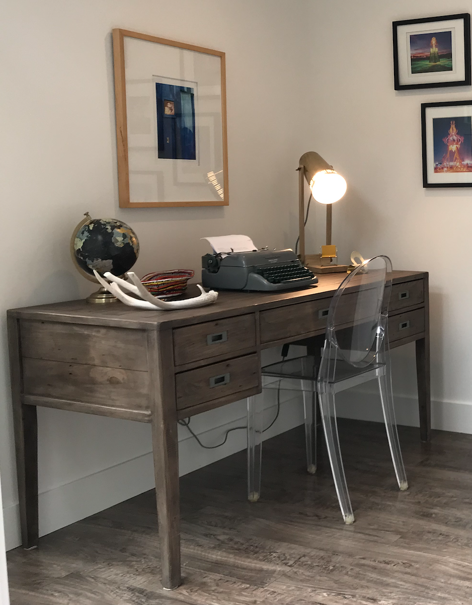 Wood desk with 5 drawers and matte hardware
