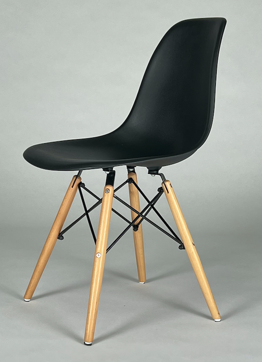 Black Eames like molded bucket chair