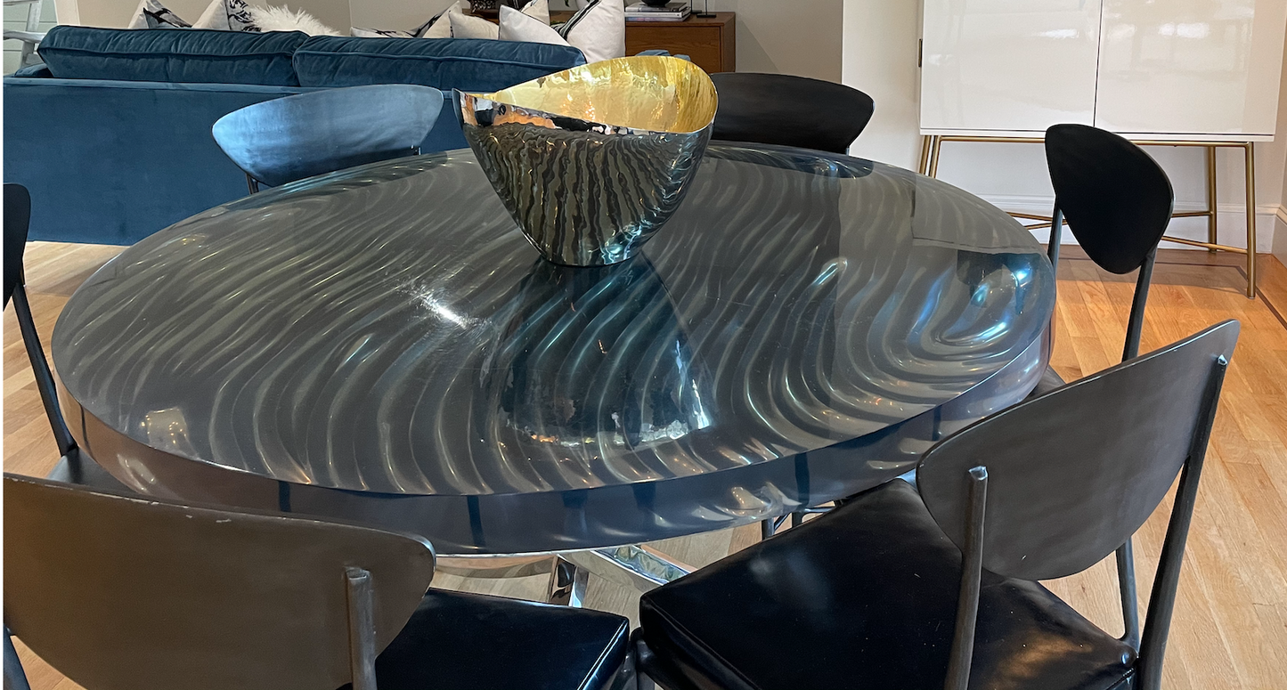 Blue resin wavy top round dining table with tripod silver base