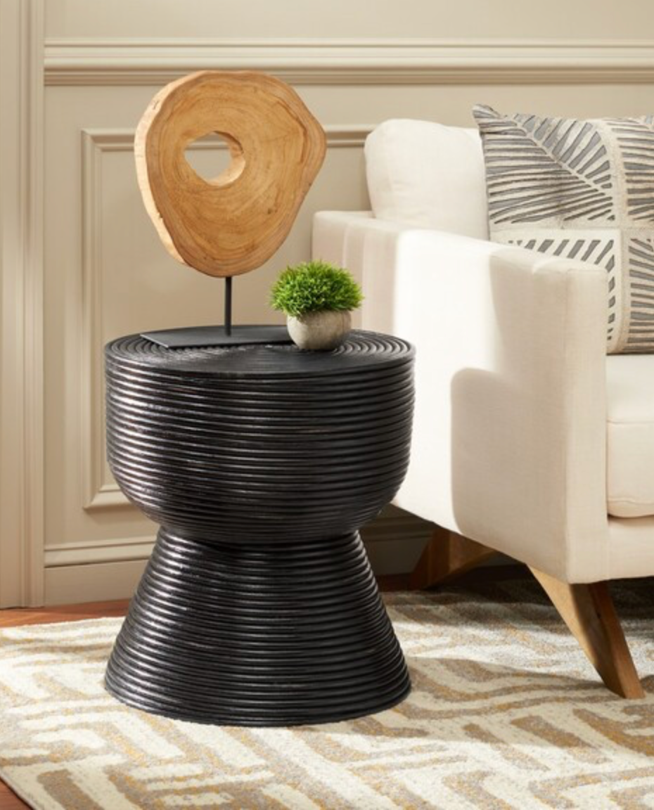 Black rattan side table