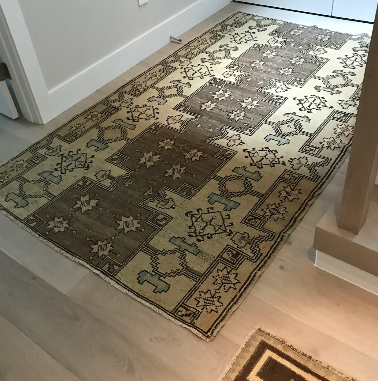 4'4" x 7'2" Vintage Mid-century runner. brown & tan