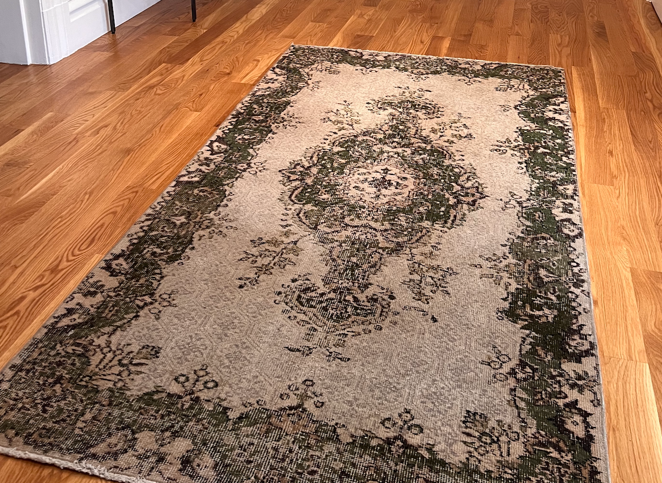 3'8" x 6'6" Vintage shaved traditional pattern