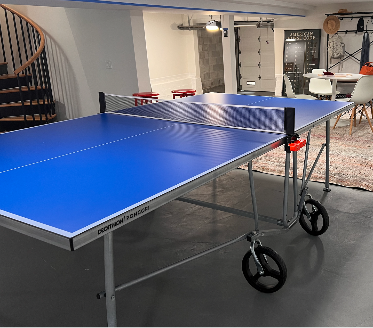 Folding ping pong table