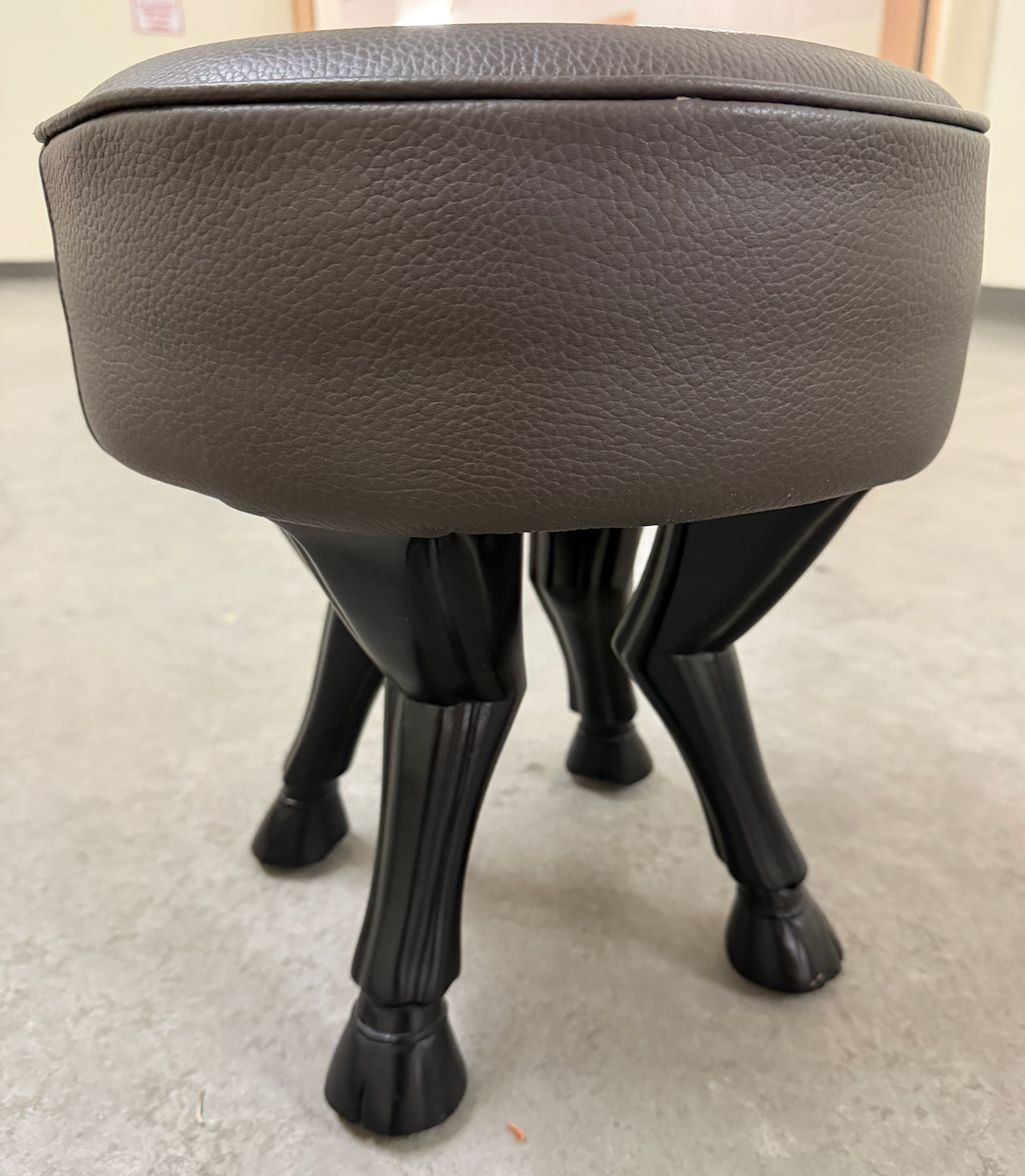 Kedan stool with horsey legs