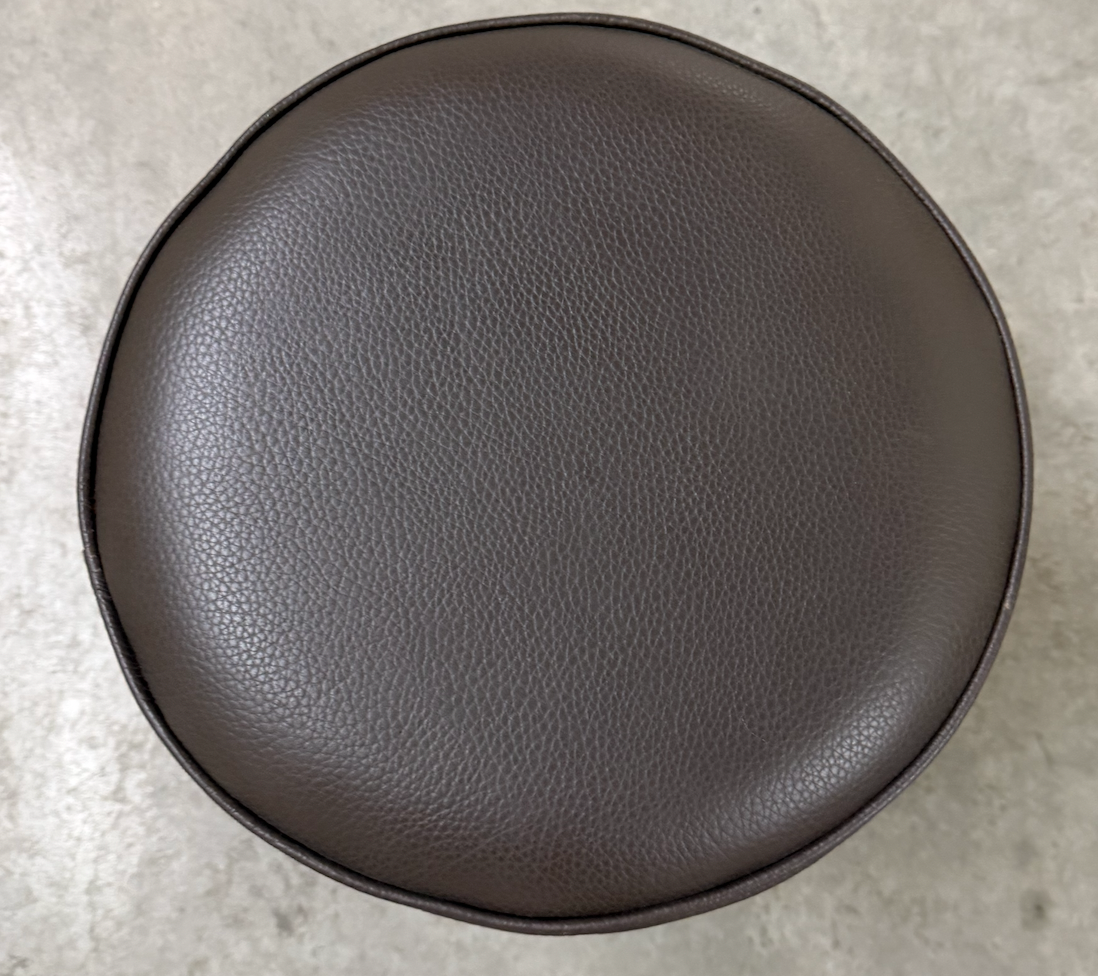 Kedan stool with horsey legs