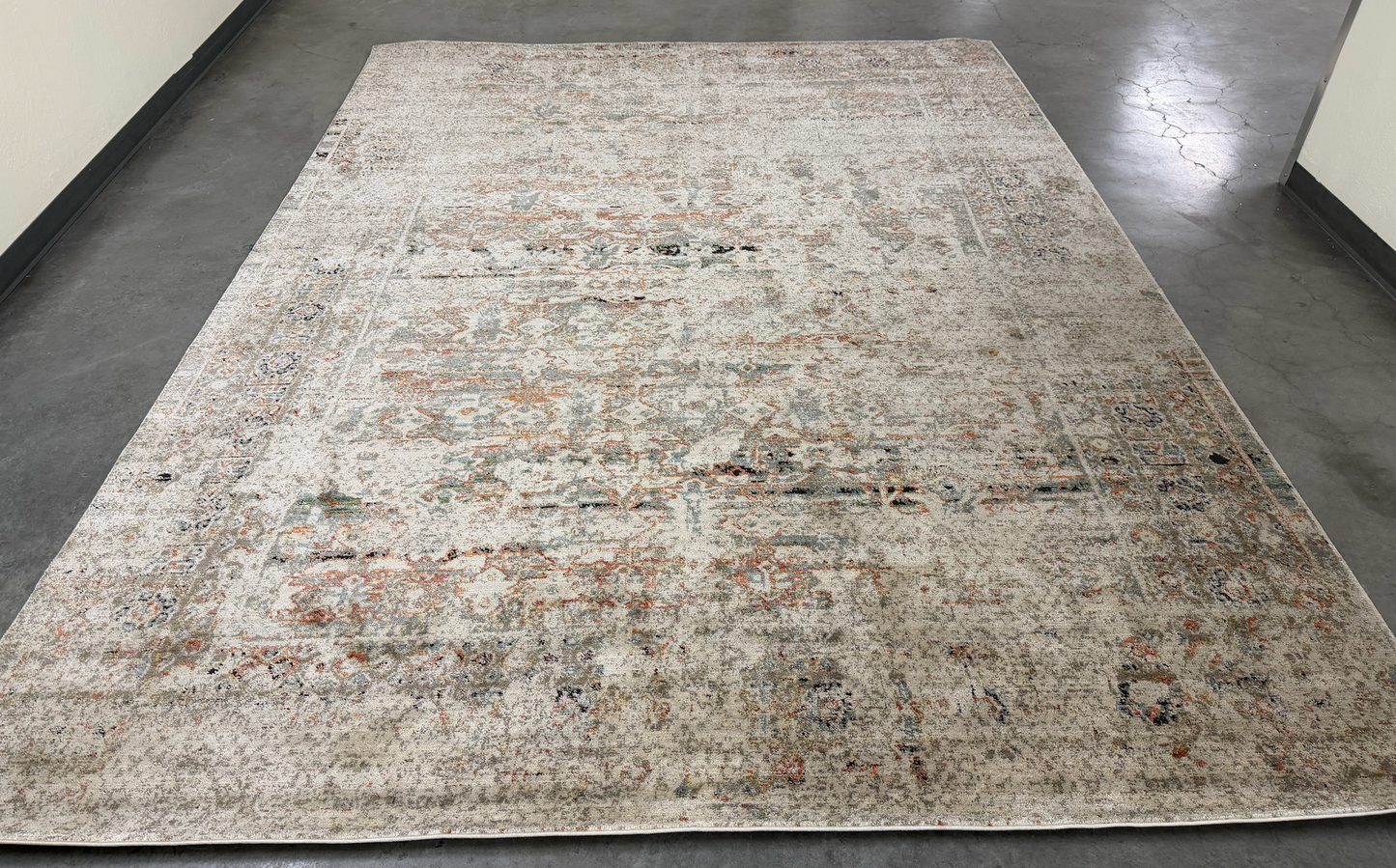 9'6"x12'6" Javari, Ivory / granite, distressed look