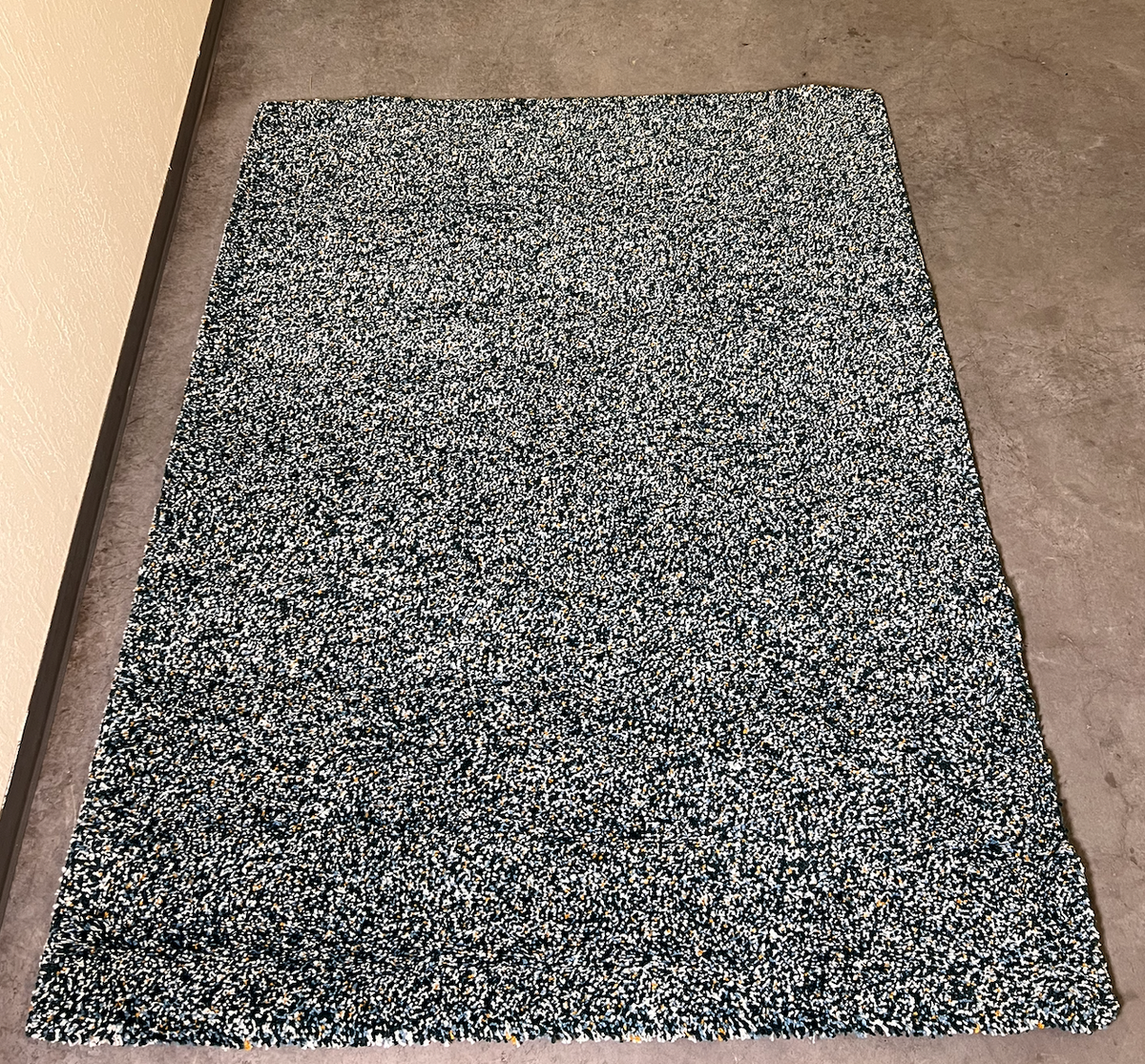 6'7" x 7'10" multi colored shag rug