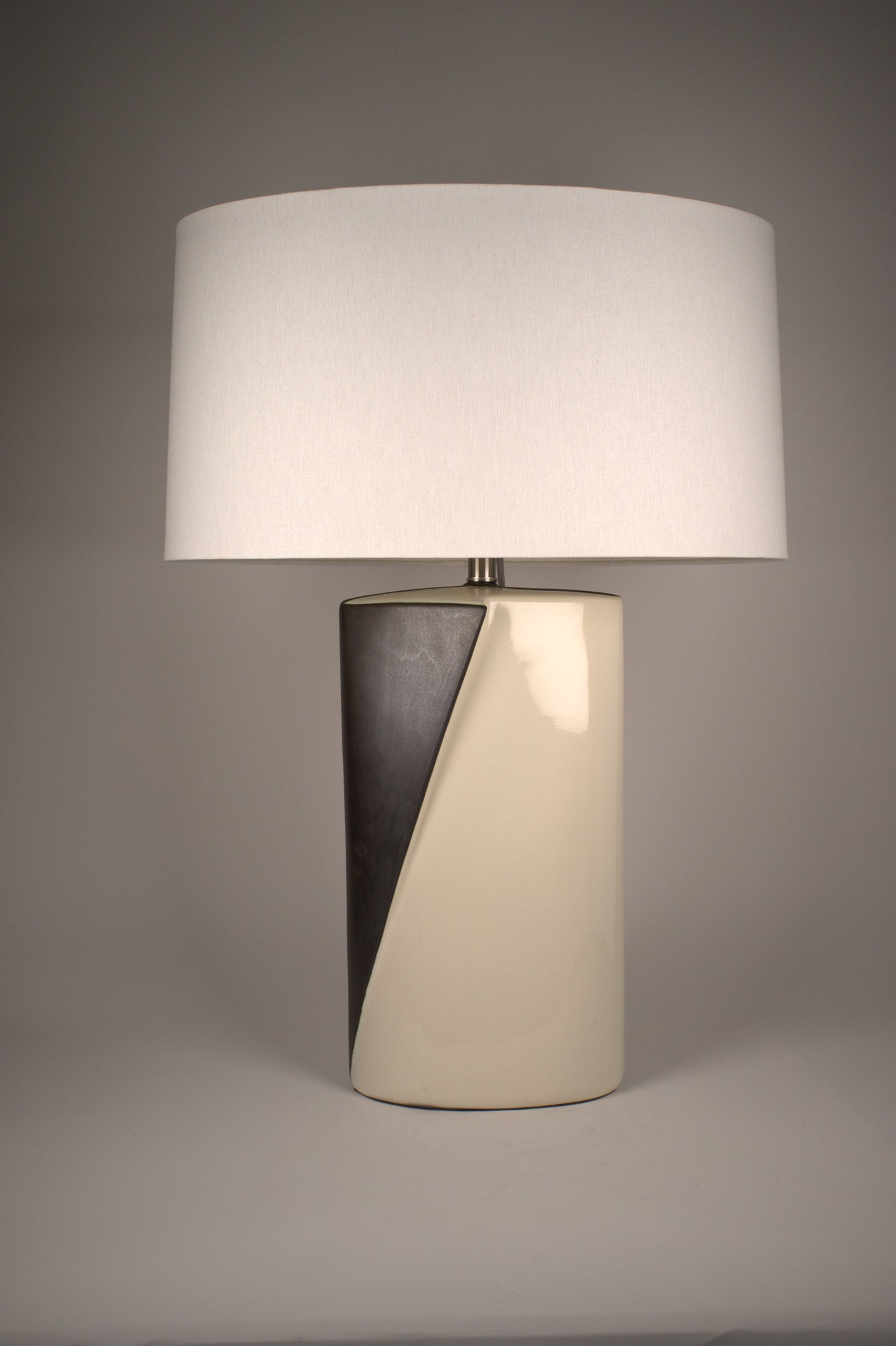 Black & white ceramic table lamp, oval shade