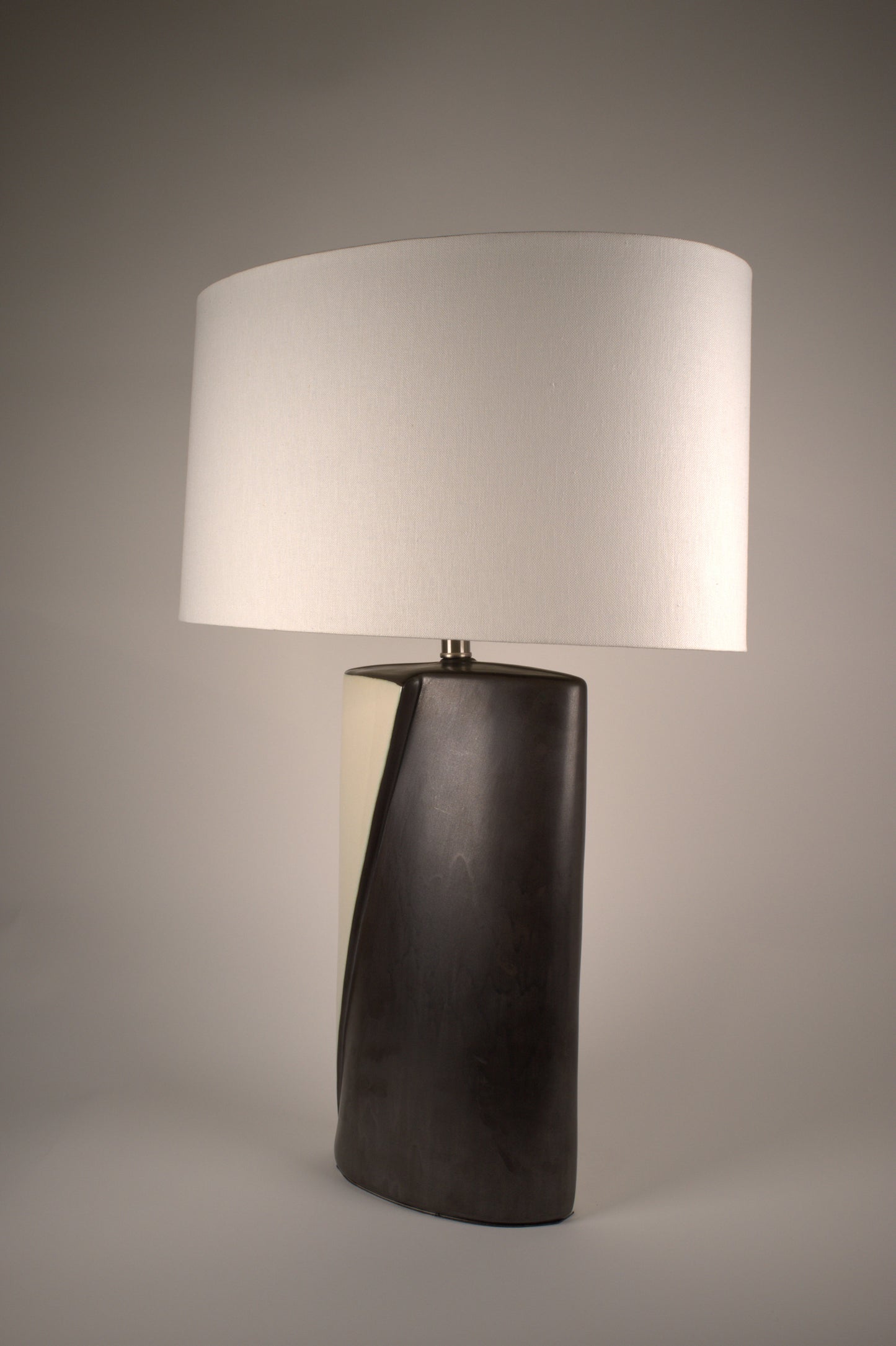 Black & white ceramic table lamp, oval shade