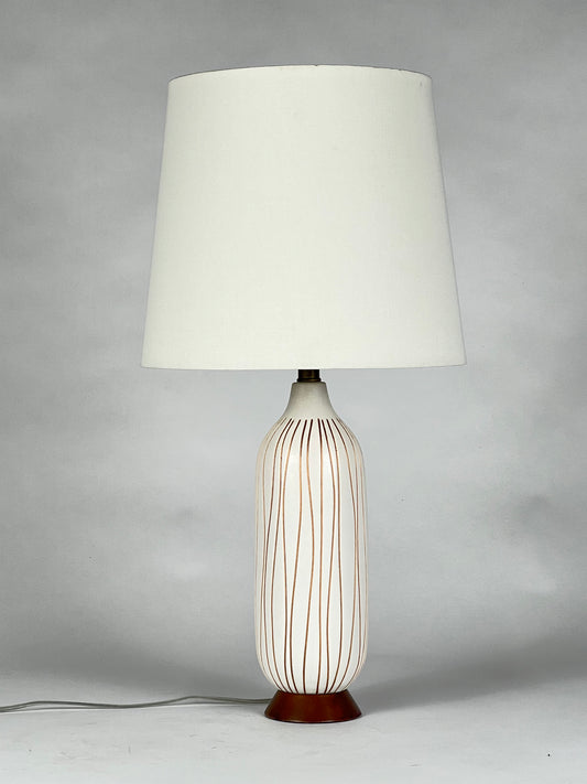 White and brass ceramic table lamp