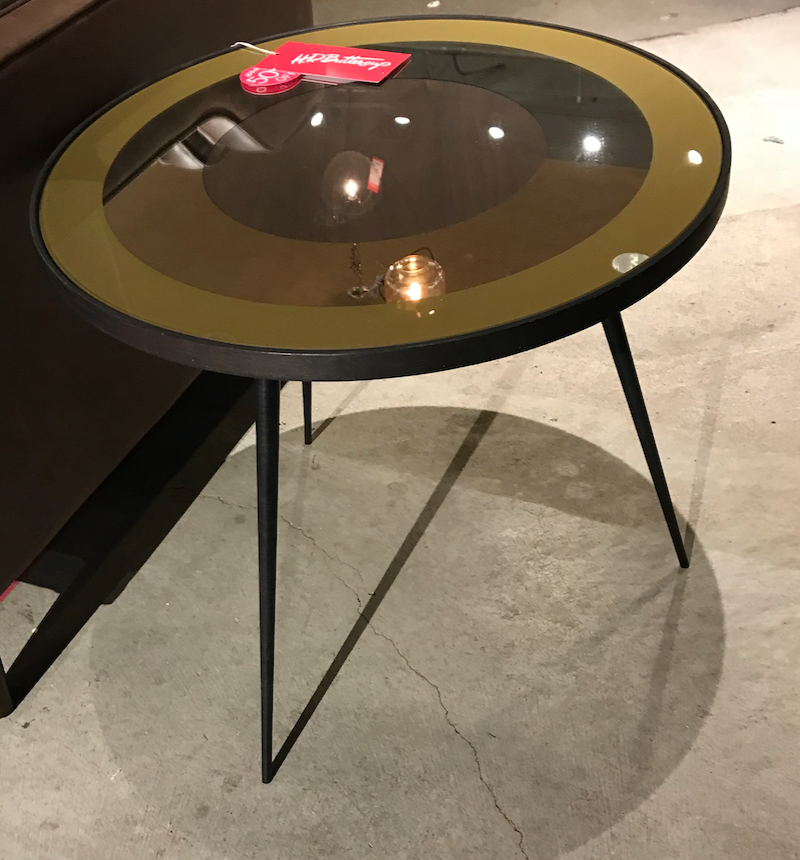 Round silkscreened mirrored top, 3 tapered metal legs