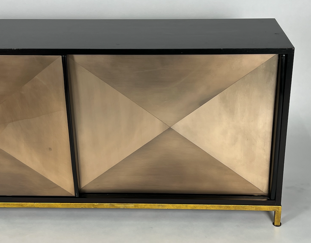 Buffet with bronze resin sliding doors, black case, brass base