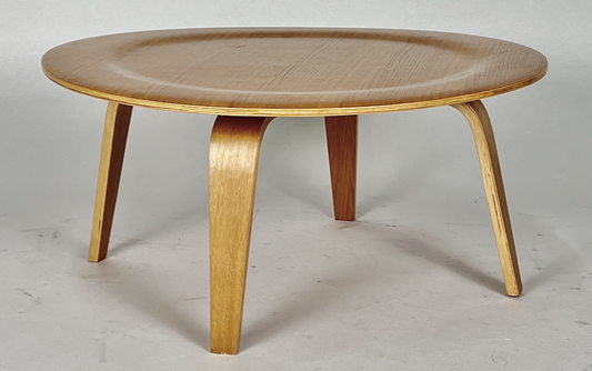 Round blonde Eames like coffee table