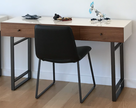 Gloss white case with 3 walnut drawers, black metal U-legs