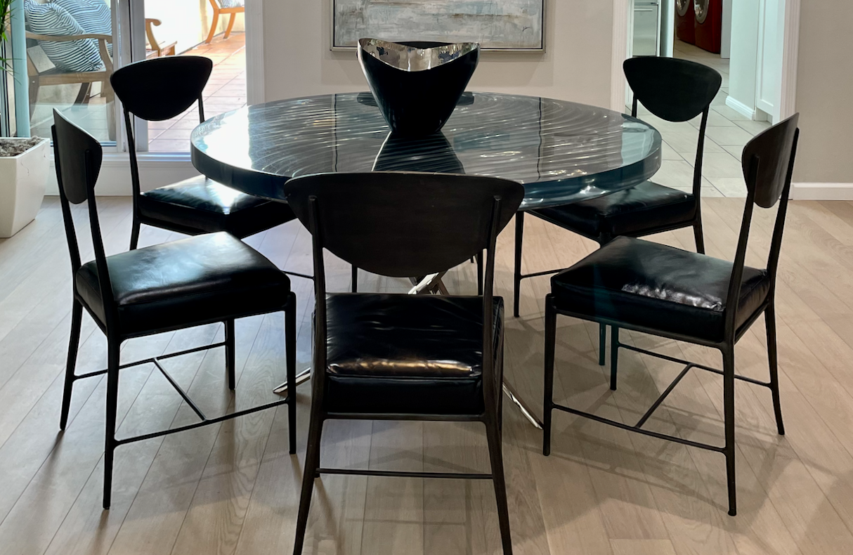 Blue resin wavy top round dining table with tripod silver base