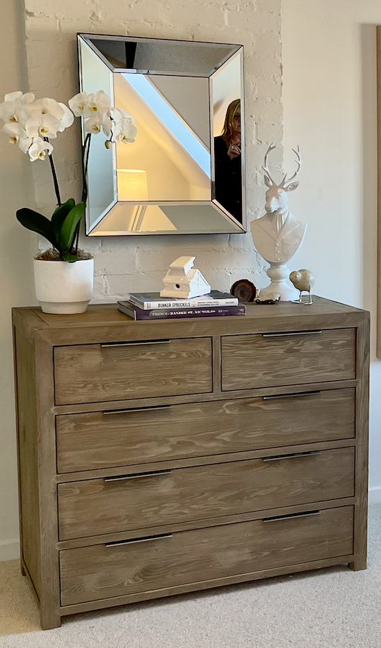 Light wood dresser with 5 drawers